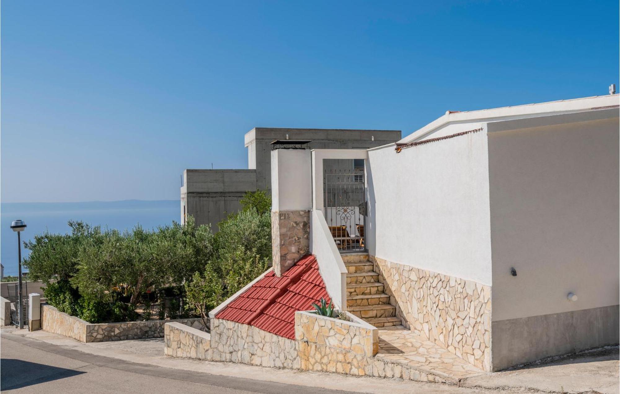 2 Bedroom Cozy Apartment In Makarska Eksteriør bilde
