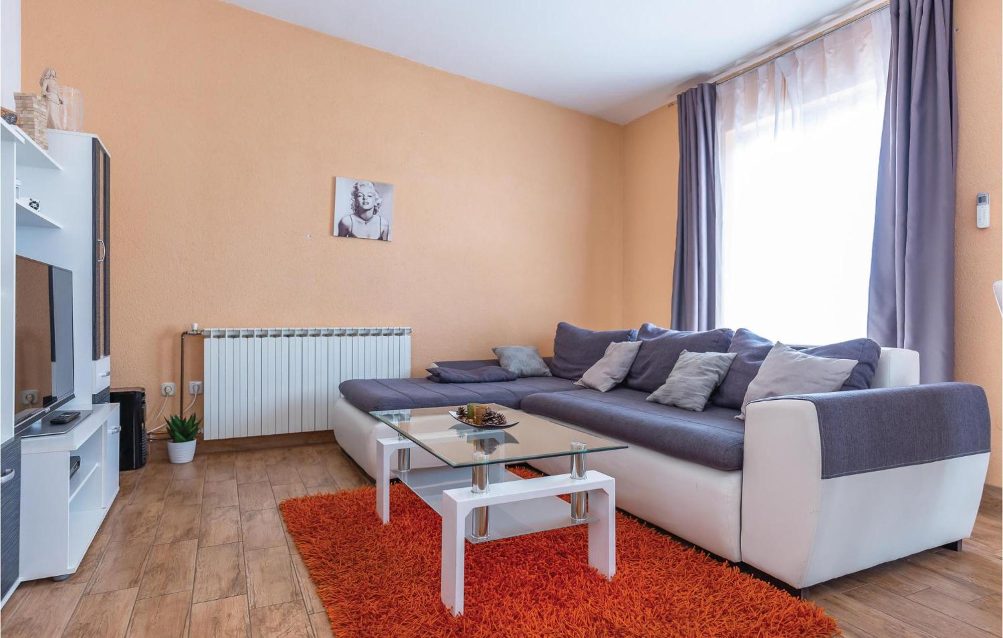 2 Bedroom Cozy Apartment In Makarska Eksteriør bilde