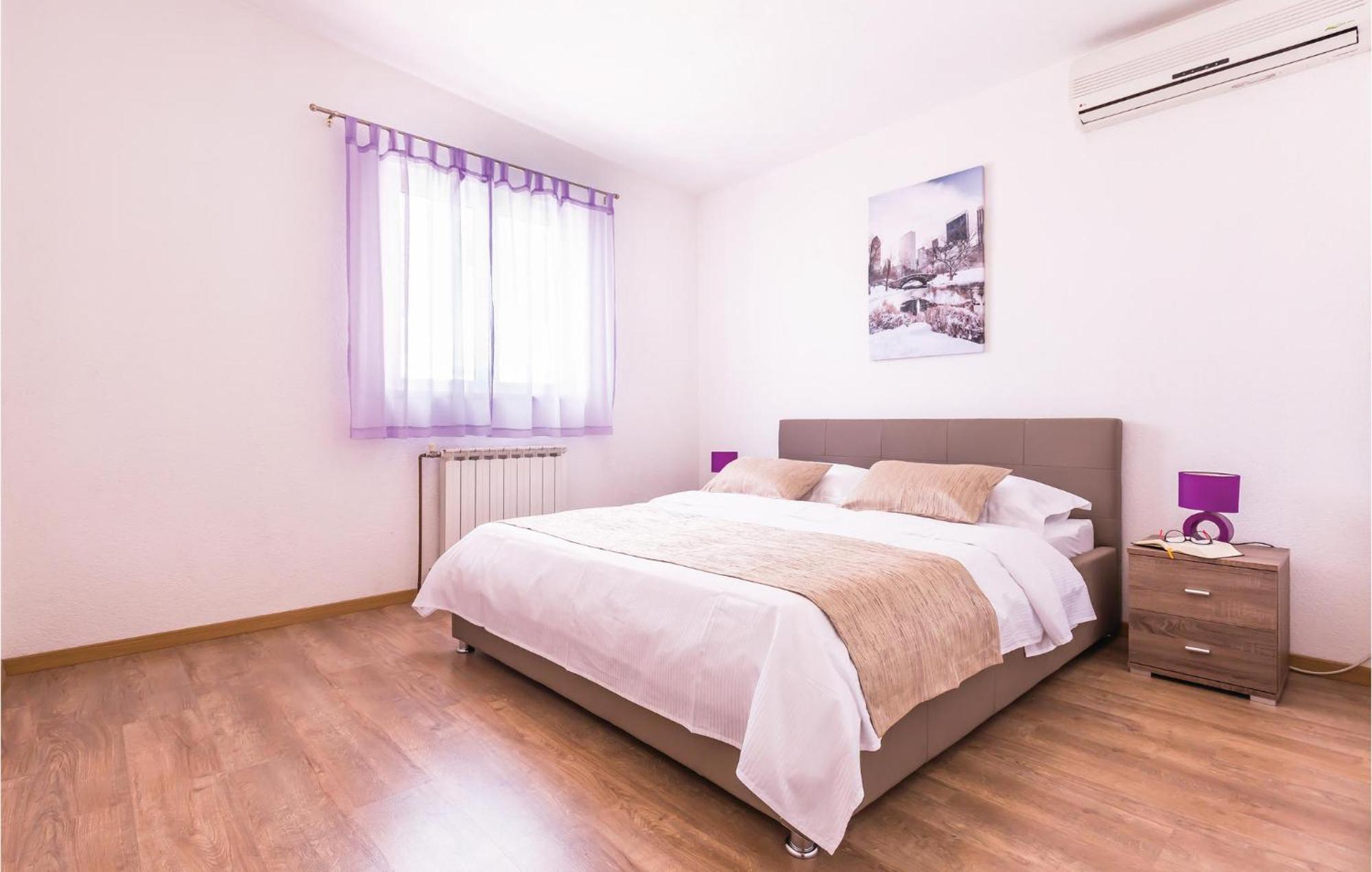 2 Bedroom Cozy Apartment In Makarska Eksteriør bilde