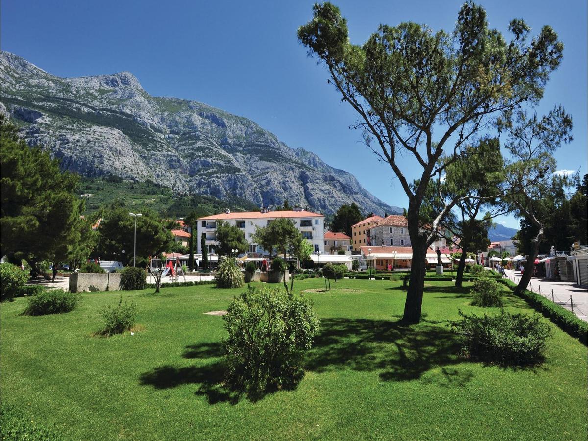2 Bedroom Cozy Apartment In Makarska Eksteriør bilde