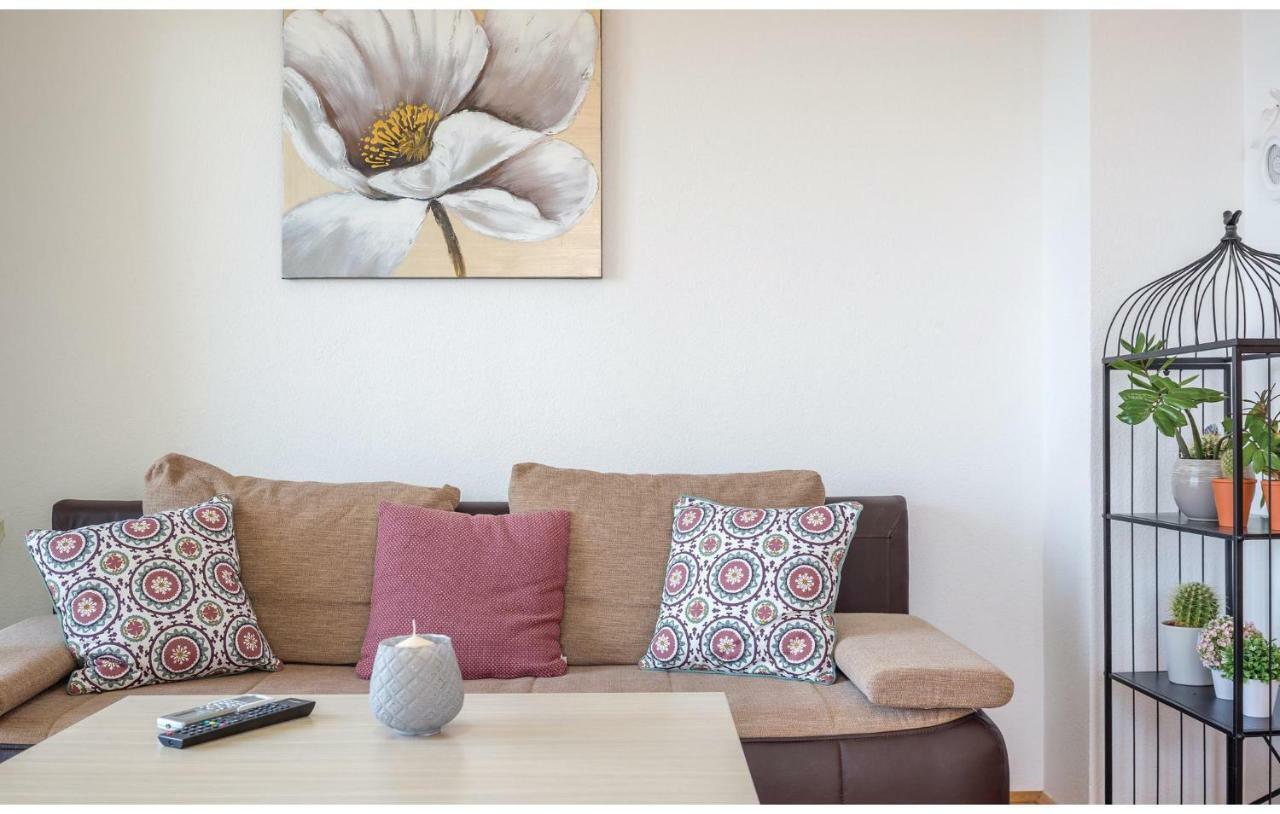 2 Bedroom Cozy Apartment In Makarska Eksteriør bilde