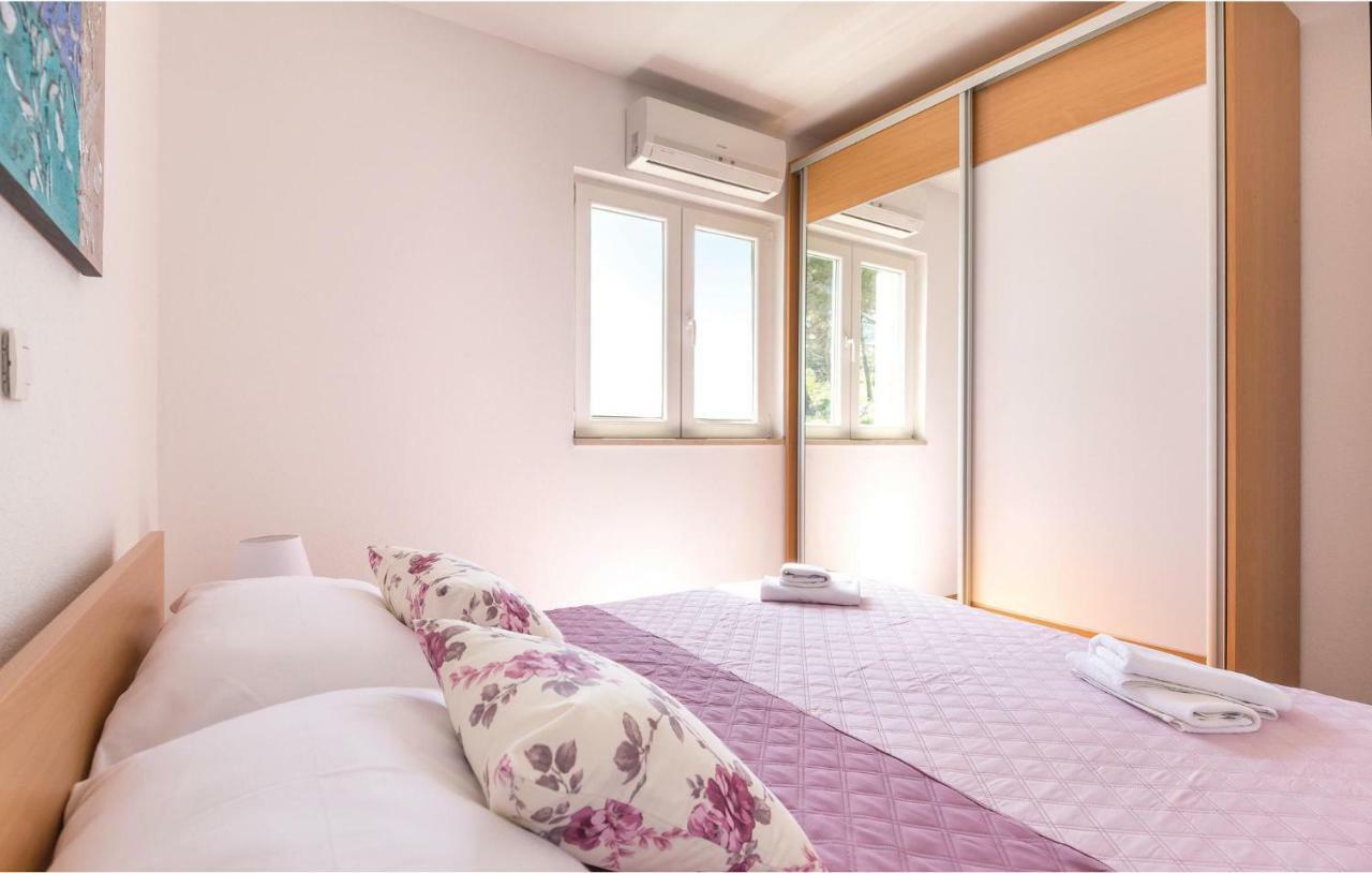 2 Bedroom Cozy Apartment In Makarska Eksteriør bilde