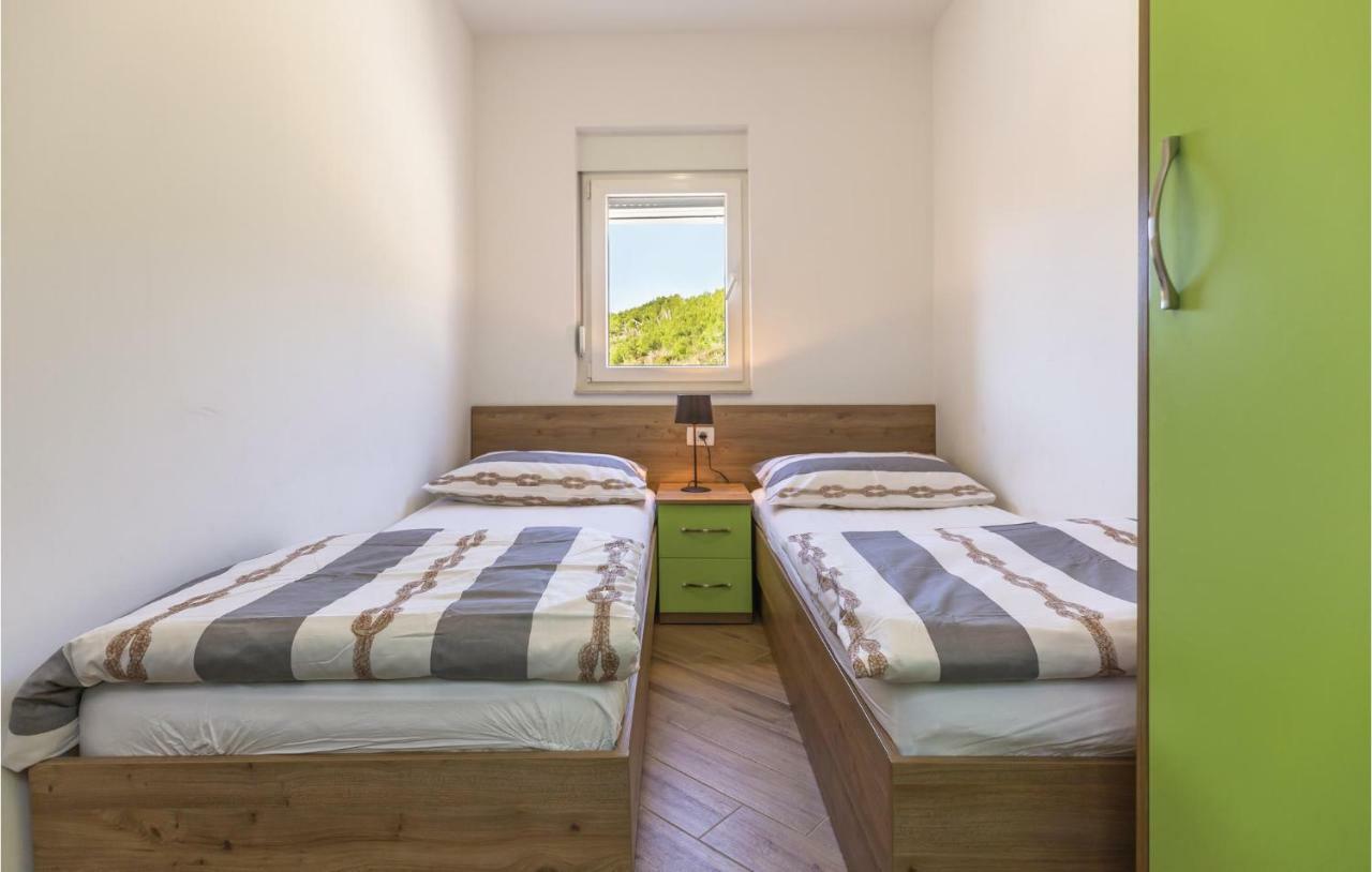 2 Bedroom Cozy Apartment In Makarska Eksteriør bilde