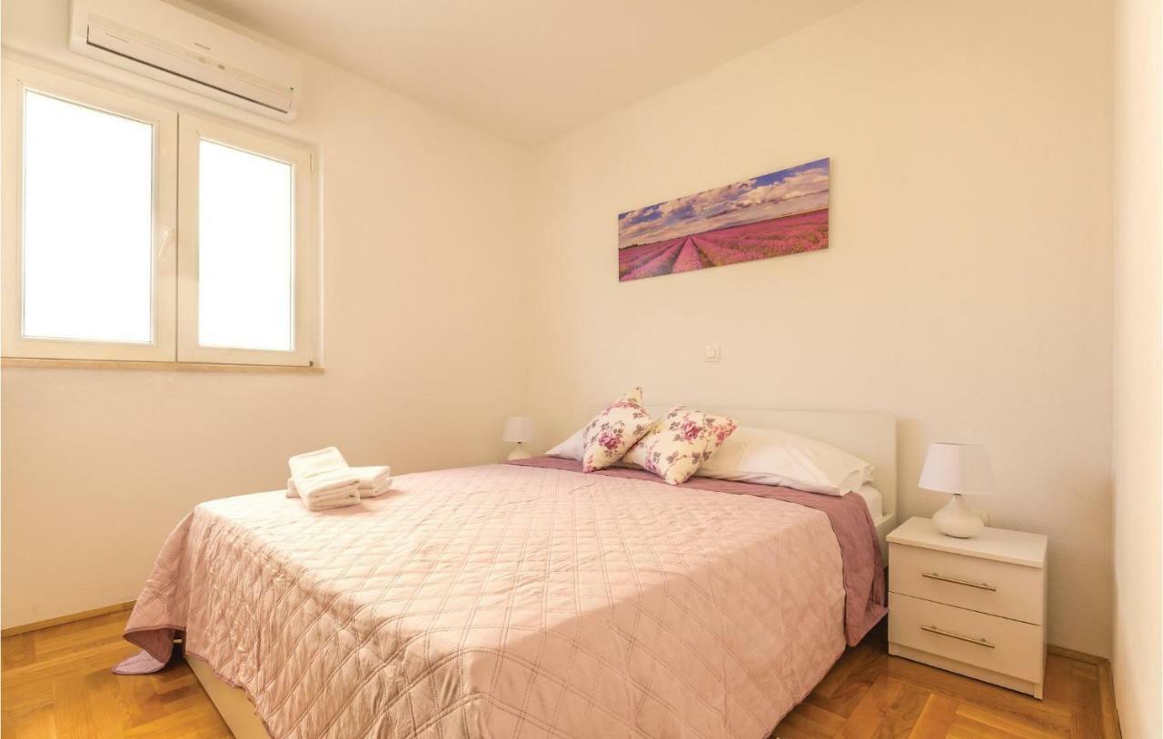 2 Bedroom Cozy Apartment In Makarska Eksteriør bilde