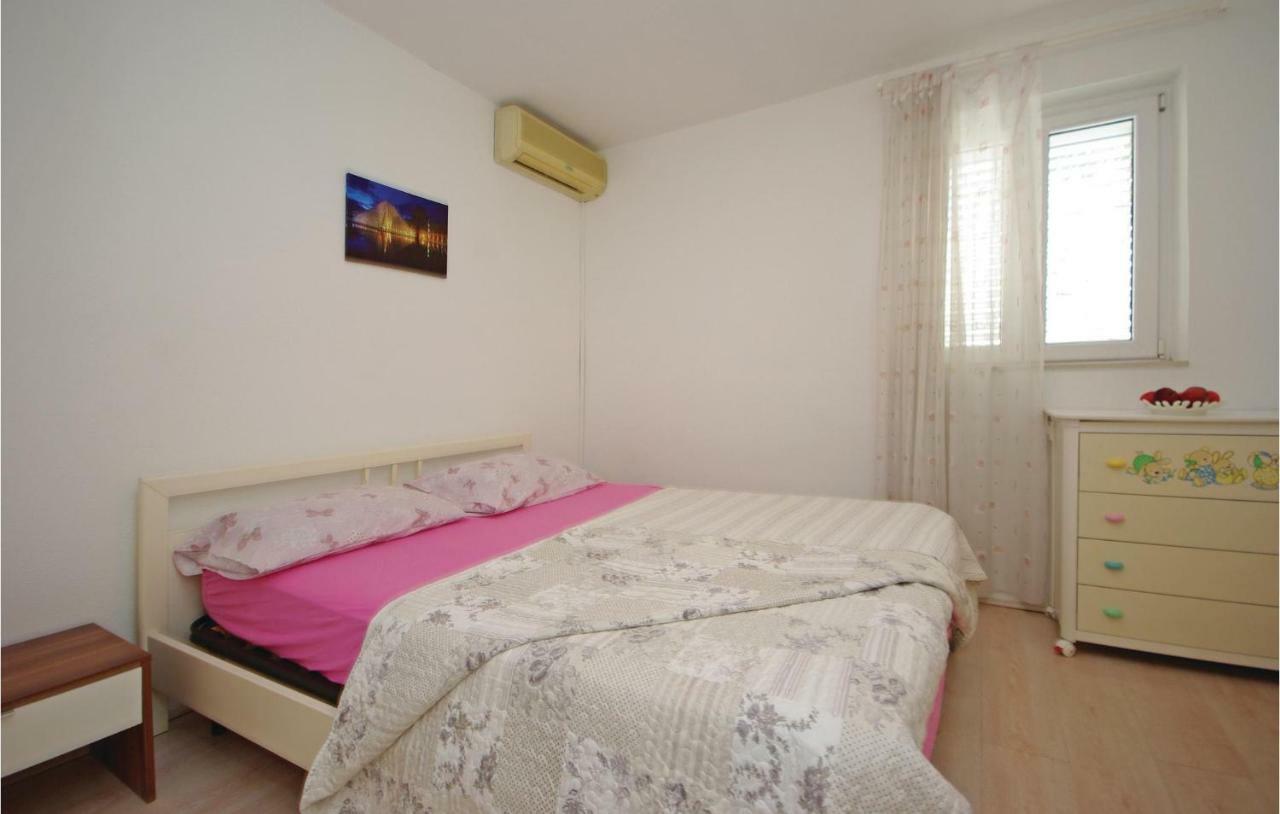 2 Bedroom Cozy Apartment In Makarska Eksteriør bilde